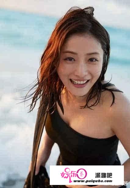 石原里美推出写真纪念自己的30岁，她的元气自然妆怎么化？