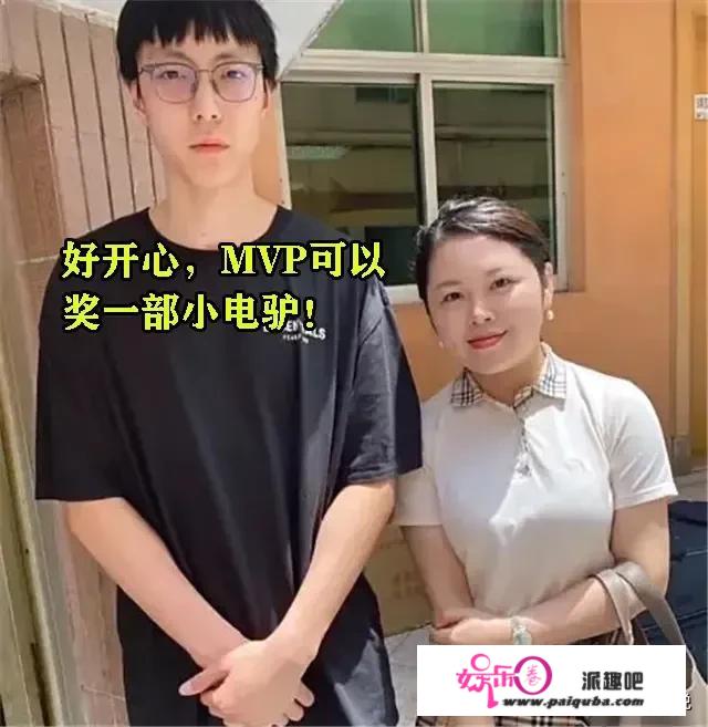 胡明轩在CBA赚到了多少钱？他为什么不买汽车而是骑电动车？