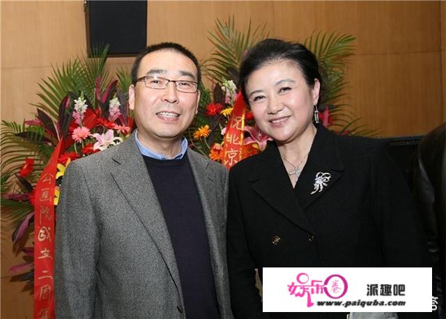 曾被誉为“中国第一女司仪”的李小玢，却在巅峰时赴港生子，现今如何呢？