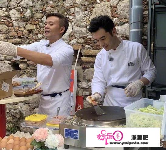 你觉得《中餐厅3》中，黄晓明作为店长的表现如何？