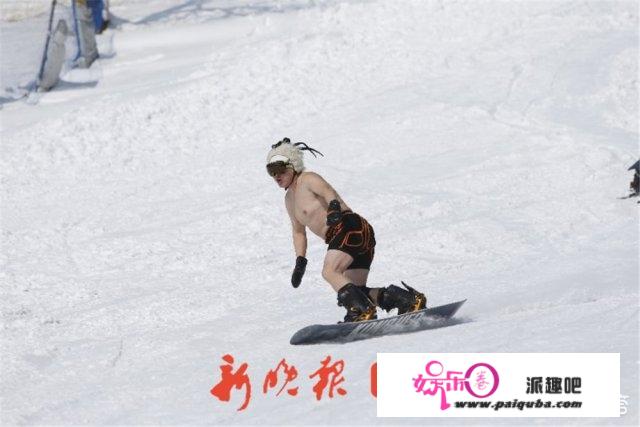 哈尔滨人为什么要穿比基尼滑雪？