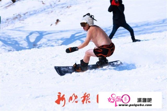 哈尔滨人为什么要穿比基尼滑雪？