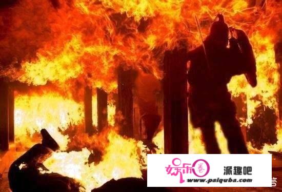 孔明火烧魏军30万面无惧色，为何火烧藤甲兵时却说“必损阳寿”？