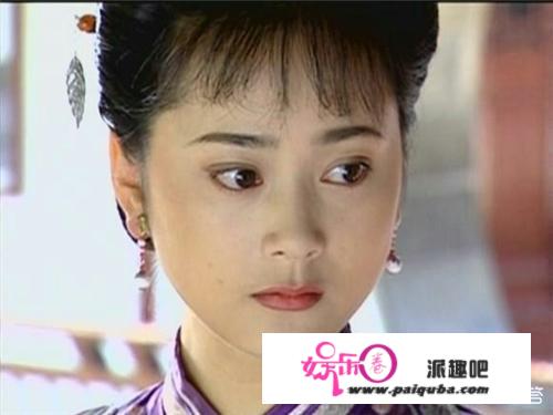 你还记得《情深深雨濛濛》中年轻傅文佩的饰演者吗？她现在如何？