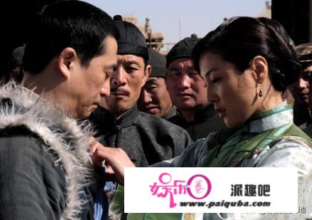 电视剧《云飞丝路天》中，编剧、导演主要想讲述些什么？剧中有哪些正面人物？