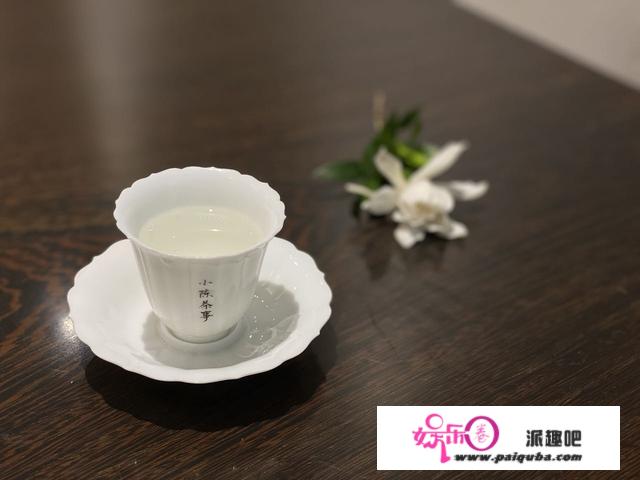 沸水冲泡白茶，能消除新茶的青味，白茶的青味可没你想的这么简单