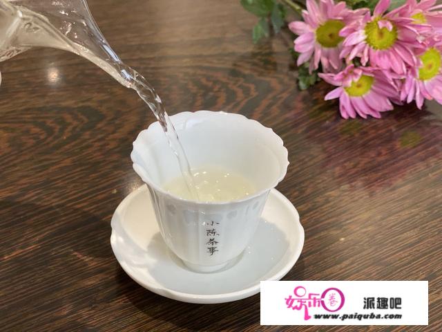 沸水冲泡白茶，能消除新茶的青味，白茶的青味可没你想的这么简单