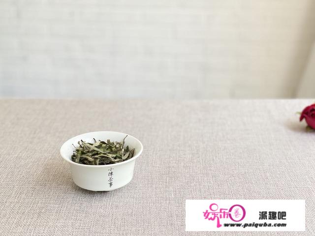 沸水冲泡白茶，能消除新茶的青味，白茶的青味可没你想的这么简单