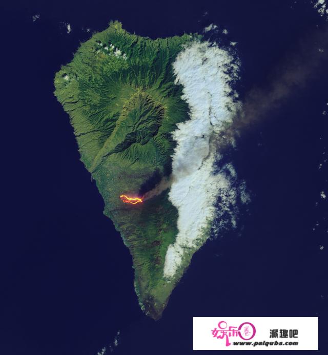 西班牙拉帕尔马岛火山持续喷发，熔岩流穿过当地人口稠密的地区