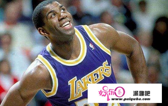 魔术师在NBA地位有多高？湖人一口气签他25年，和伯德一起拯救NBA