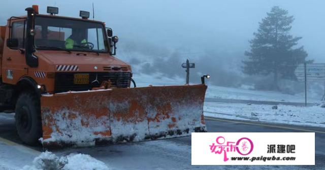 希腊大部地区遭遇寒流侵袭 多地降雪冲击基础设施