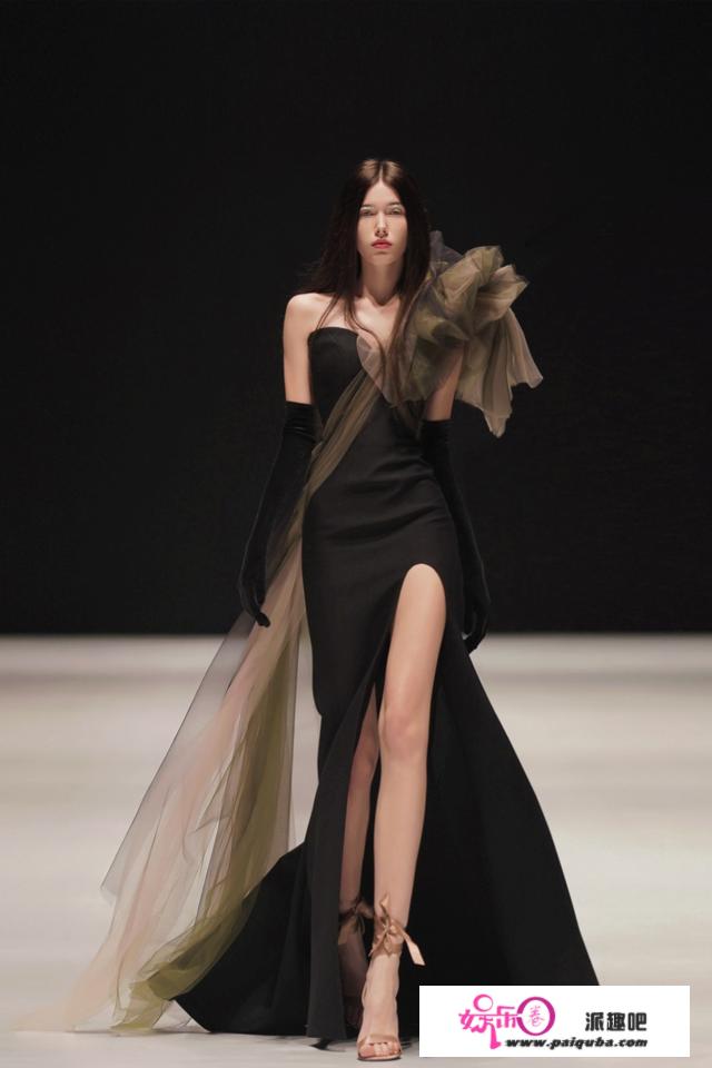 WANG FENG BRIDAL 2022春夏上海时装秀，黄奕撞色西装裙飒气十足