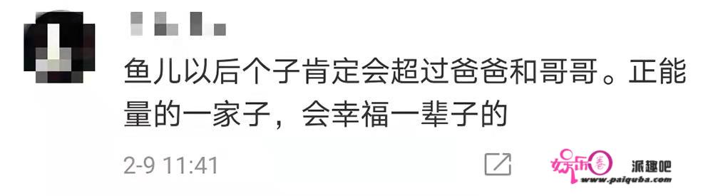 沙溢两儿子颜值逆袭！兄弟俩穿同款西装显帅气，表情不同成亮点