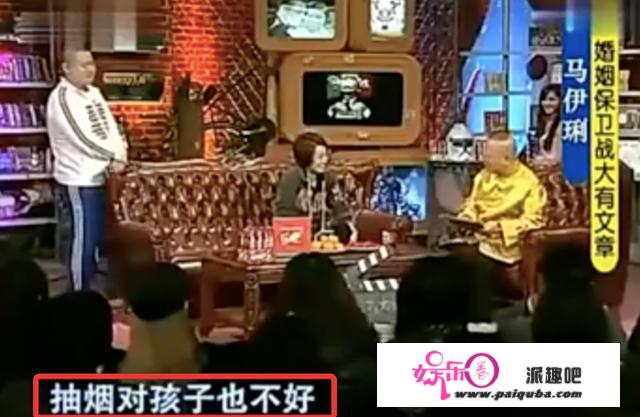 马伊琍聚会猛抽烟，孩子坐在旁边，网友质问：能在孩子面前抽烟？