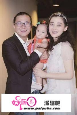 45岁梅婷近照太美，二婚被老公宠成“公主”，一儿一女颜值高