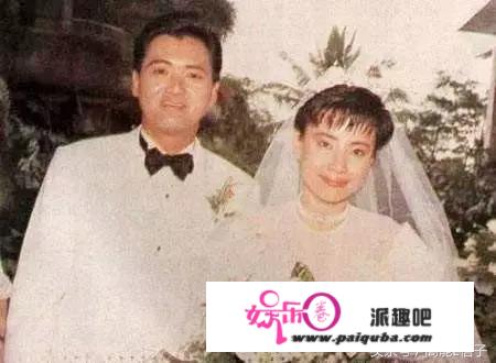 51岁周慧敏美貌如昔却因没孩子被批不幸，但贵圈丁克家庭也很恩爱