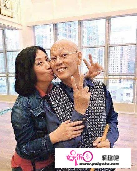 51岁周慧敏美貌如昔却因没孩子被批不幸，但贵圈丁克家庭也很恩爱