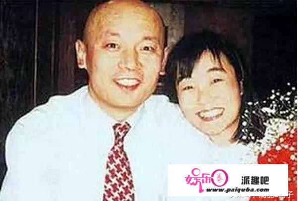 51岁周慧敏美貌如昔却因没孩子被批不幸，但贵圈丁克家庭也很恩爱