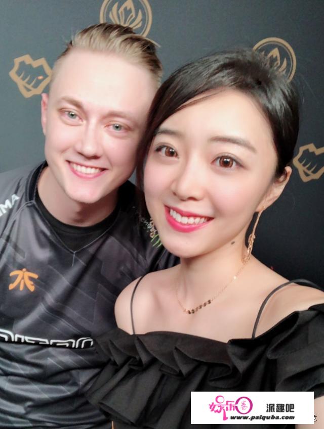 Rekkles晒自拍照，最帅选手地位不保，网友调侃：余霜喜欢瘦的