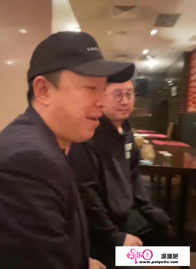 文代会众星聚会：陈道明吴刚热聊，杜江喝到脸红，齐唱祝愿祖国好