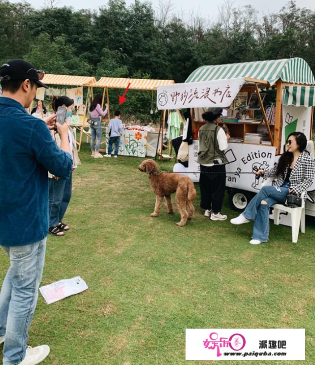 8岁嗯哼买零食被偶遇，暴风长高白白瘦瘦，完美遗传爸爸杜江长腿