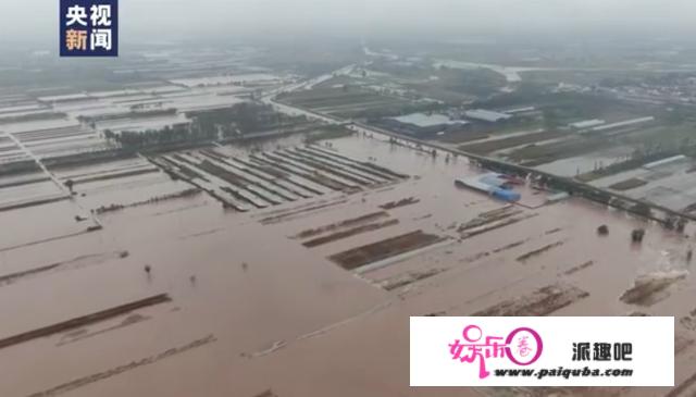 暴雨侵袭多地成灾！上万人被转移、火车连同铁轨悬空、平遥古城有坍塌...