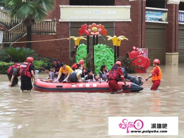 特大暴雨侵袭四川达州，救援队员：部门乡镇积水深达两米