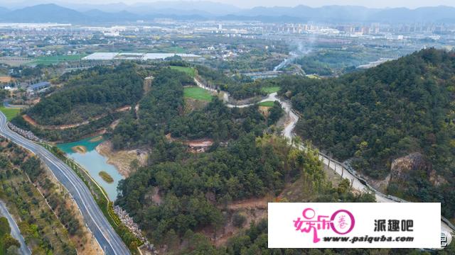 安吉有个百草原，是华东更大的生态参观园，被誉为长三角的后花园