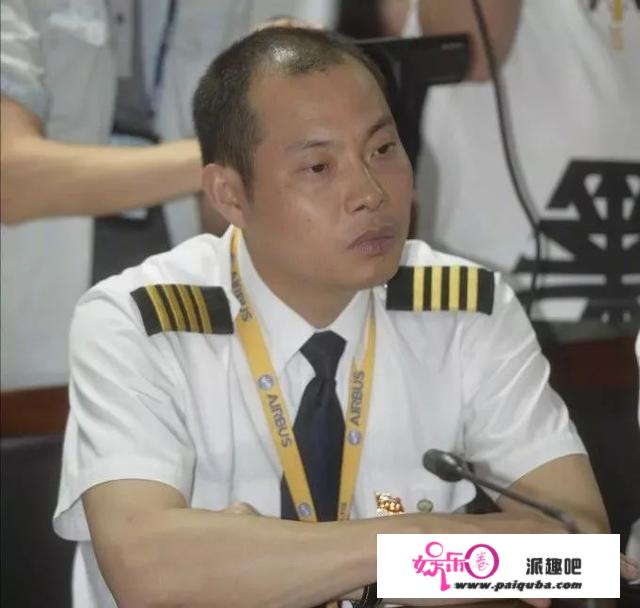 川航机长初次露面，亲述“空中浩劫”惊魂履历：副机长半个身子被吸出窗外、温度骤降外加强风力袭击……