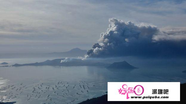 致命火山发作！电闪雷鸣像世界末日，恐告急撤离20万人