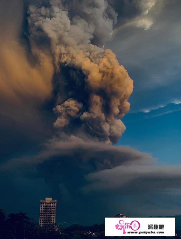 致命火山发作！电闪雷鸣像世界末日，恐告急撤离20万人