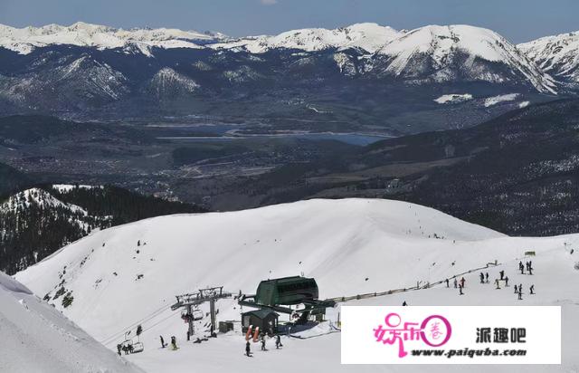 ​美国一天呈现30场龙卷风，又遭遇庞大雪崩，一座小镇被夷为平地