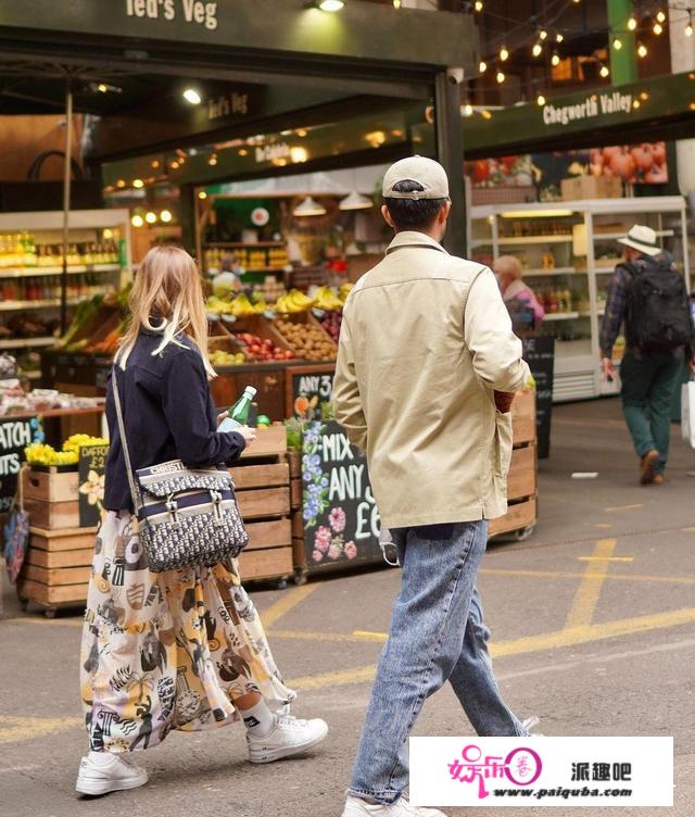 英国陌头的素人穿搭分享，每套搭配都很复古，很有内涵美