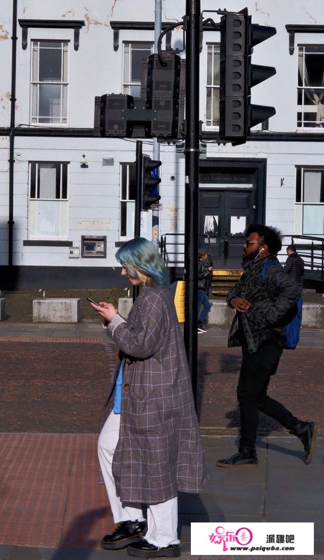 英国陌头的素人穿搭分享，每套搭配都很复古，很有内涵美