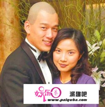 雅痞大叔王耀庆晒近照，倾覆以往冰脸形象，与老婆成婚18年太恩爱