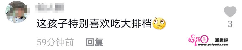 王思聪过年聚餐，穿高奢吃大排档接地气，敬酒人点头哈腰显低微