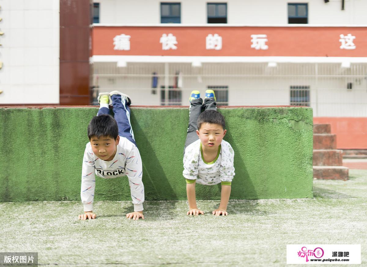 闹钟没响送孩子迟到幽默句子