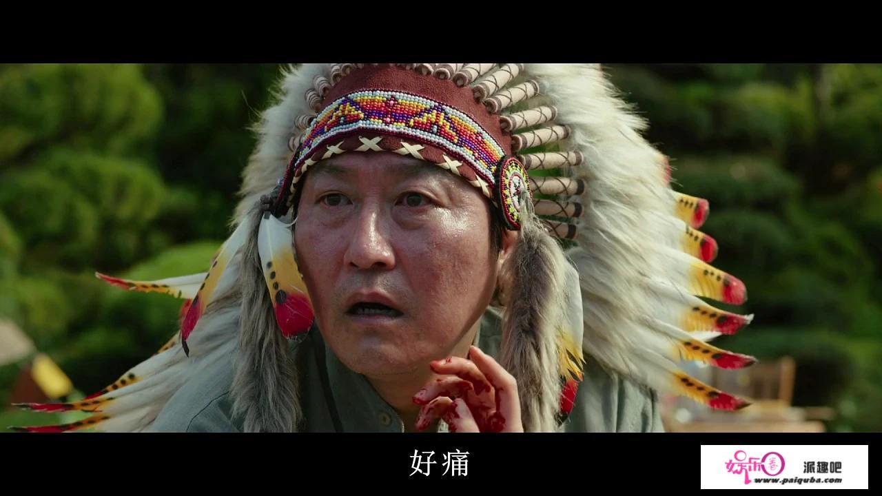 韩国电影《寄生虫》中，穷爸爸问富爸爸“爱妻子吗”，这1细节描写出现两次的用意何在