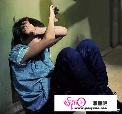 电影《悲伤逆流成河》中全校几千人逼死一个女生？真实的校园霸凌是怎样的？